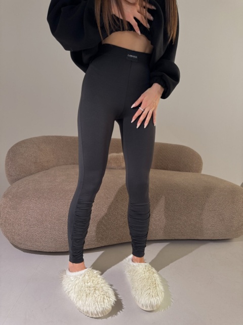 Czarne legginsy z lycry Lamanuel z ozdobnym marszczeniem na nogawkach – butik NUVELL PREMIUM